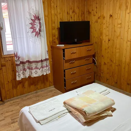 Casa Therapi 게스트하우스 Două Mai