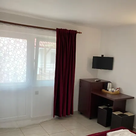 Casa Therapi 게스트하우스 Două Mai