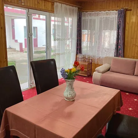 Casa Therapi 게스트하우스 Două Mai